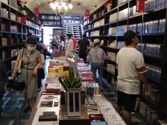 -钟书阁(松江泰晤士小镇店)