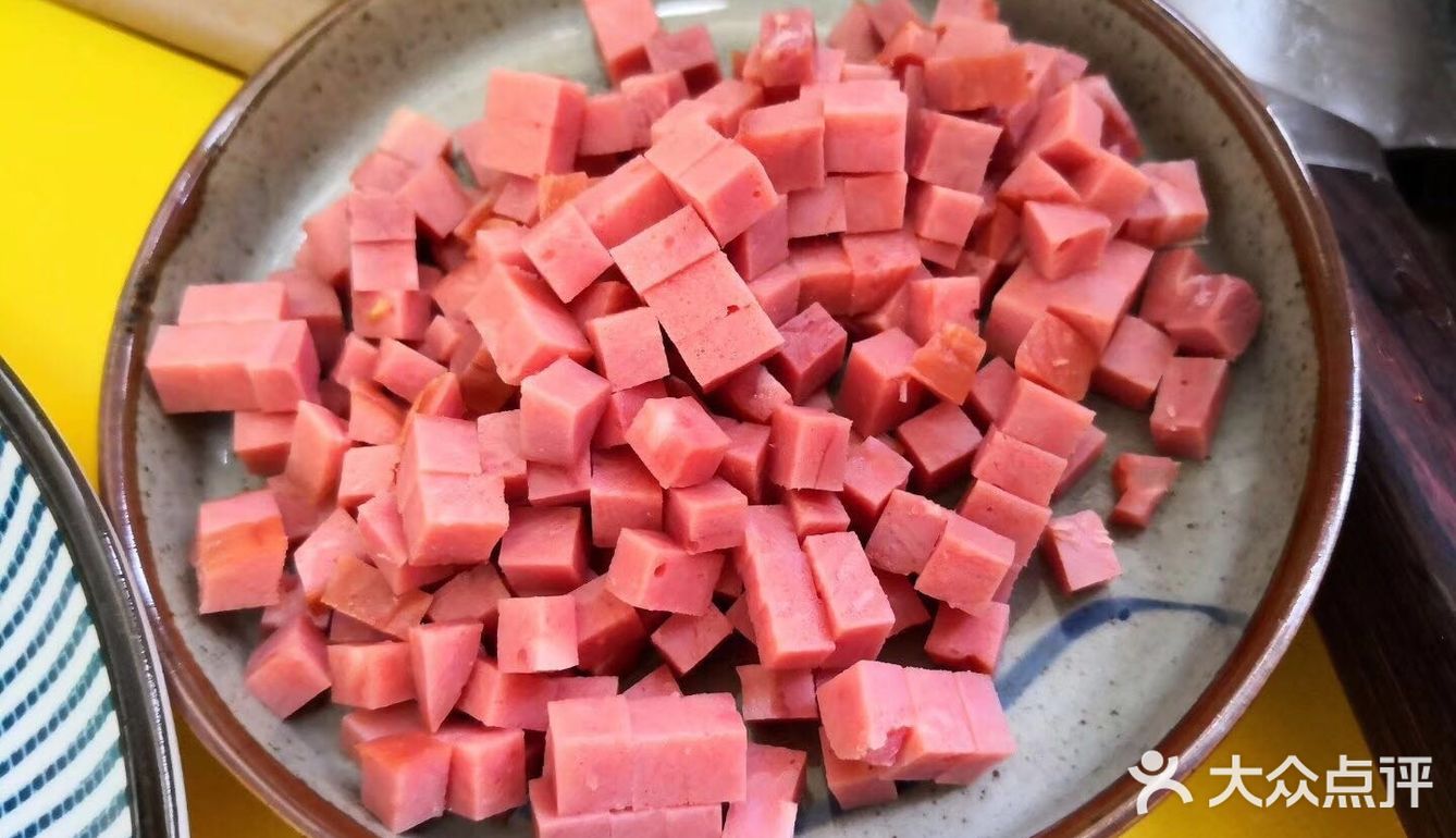 黄瓜红椒火腿鸡蛋炒饭  超丰富的蛋炒饭