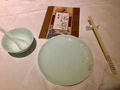 餐具摆设-金陵饭店·梅苑