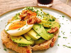 牛油果煮蛋吐司-RAC BAR(安福路店)