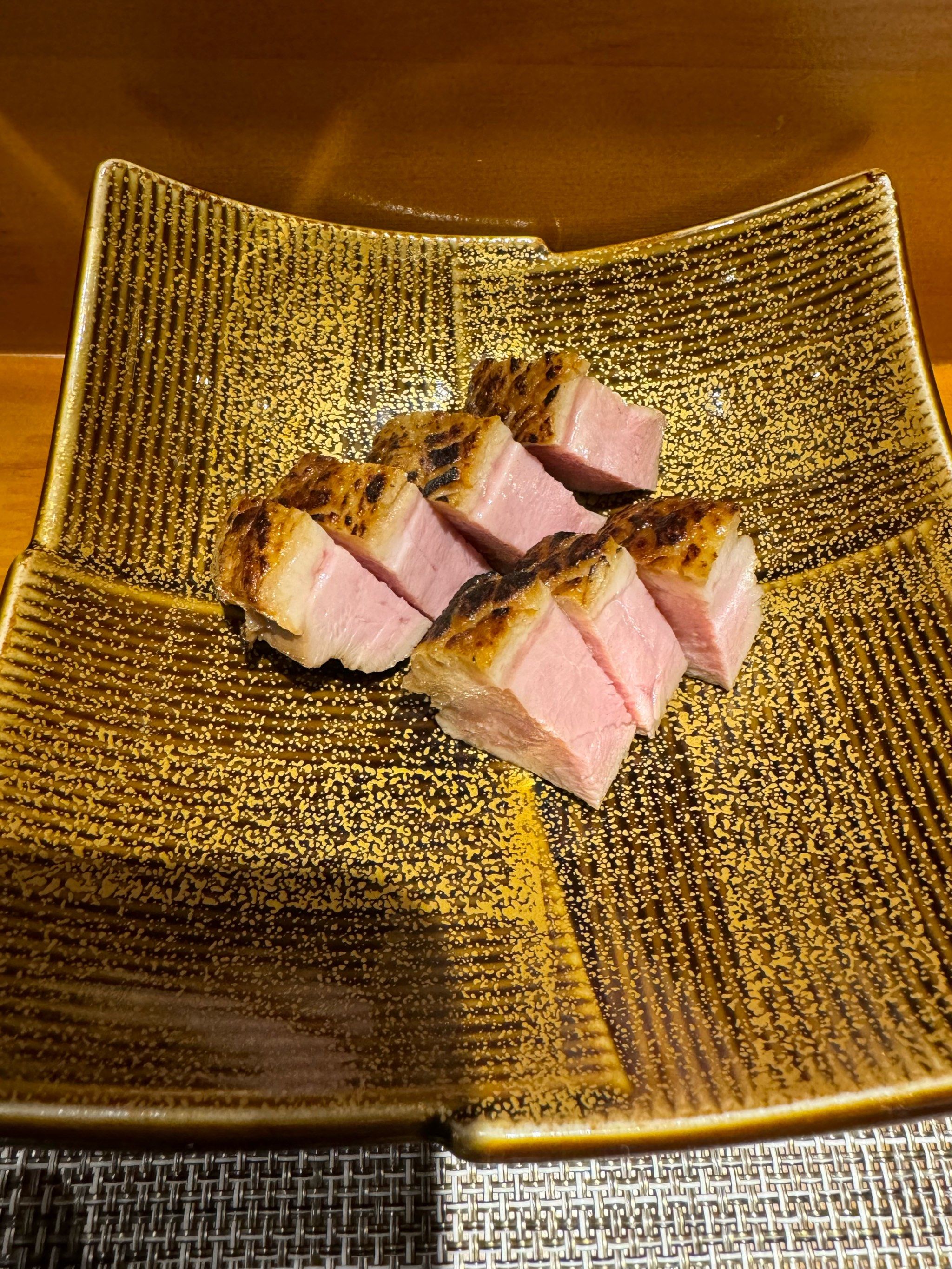 听主厨说鱼体超大,足足有四百斤.4.银鳕鱼西京烧