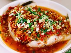 -阿瓦山寨·湘菜现炒·剁椒鱼头王(咸阳总店)