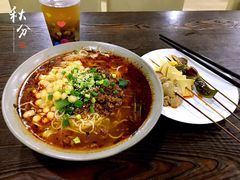 -丁丁猫重庆小面(徐州路店)