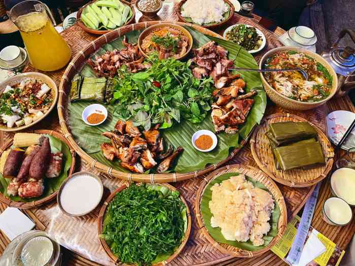 曼飞龙烤鸡(5店)-"雨季的西双版纳,清晨在泊度依稀看见放晴的.