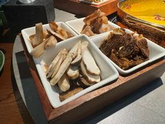 -花菇朵·云山雀 ll 野生菌锅·野果酸汤·精品滇菜(万柳店)