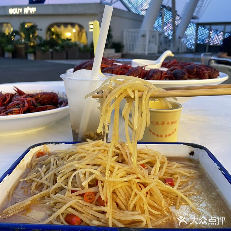 终于吃到心心念念的摩天轮🎡刘栋梁小龙虾了