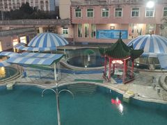 -氡泉温泉花园