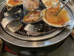 -围炉肉舍•炭烤活鳗•丹东海鲜烤肉(步行街店)