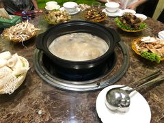 -菌海森林·非遗野生菌火锅(西山区滇池路摩根道店)