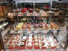 面包甜点陈列柜-巴黎贝甜(常德路店)