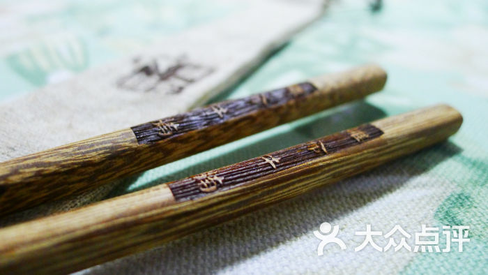 雕爷牛腩(颐堤港店)鸡翅木筷子图片 - 第43张