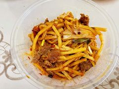 酸笋炒牛肉-红鼻子桂林米粉(金唐新光界店)