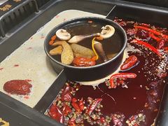 -老牌坊云南鱼豆花火锅(哈西万达店)
