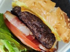 27&nbsp;牛肉汉堡-HELLO 27 意面·沙拉·帕尼尼