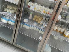 面包甜点陈列柜-白色日记·手作酸奶(麦凯乐店)