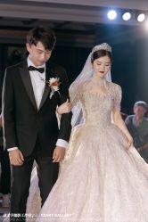 -艾米丽婚纱礼服