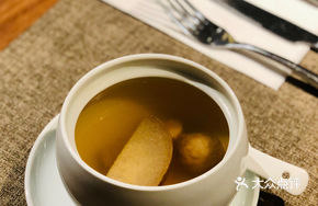 Tianshan Snow Lotus Stewed with Fig and Pork