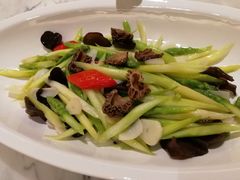 芦笋羊肚菌炒百合金耳-青雅中餐厅(大连金石滩绿发希尔顿度假酒店)