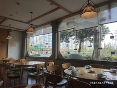 靠窗位-兔行天下-鸿鹤鲜锅兔(中海国际店)