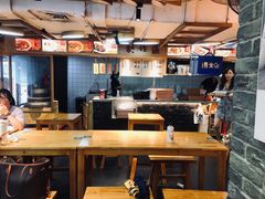 大堂-呷佬·长沙手工米粉(金沙江路店)