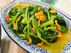 小白菜炒滑子蘑-嘎吧锅私家菜馆(新村十区店)