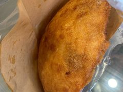 对面的灯盏糕-长人馄饨铺(解放街店)