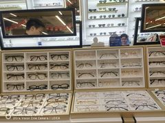 -美式眼镜·授权蔡司.依视路.尼康.豪雅.明月(南翔印象城店)
