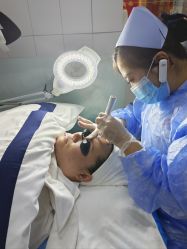 -靓芙泉专研痘痘肌