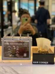 -HAIR CORNER