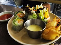 酥炸老虎虾香芒米纸卷配榴莲汁-CHINCHIN 青青·泰国料理(万象食家店)