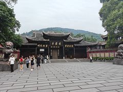 -峨眉山报国寺
