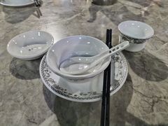 餐具摆设-四川小胡子海鲜(丁村万人海鲜广场店)