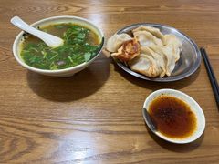 -黄阿姨锅贴大王(万航渡路店)