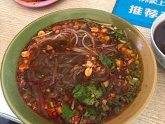 -爆炸头阿姨小四川正宗川味小吃(无任何分店)