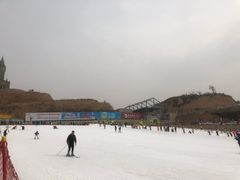 -采薇庄园四季滑雪场