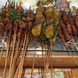 晚上和朋友一起聊聊天，听听歌，喝杯小酒