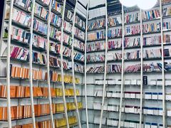 -钟书阁(松江泰晤士小镇店)