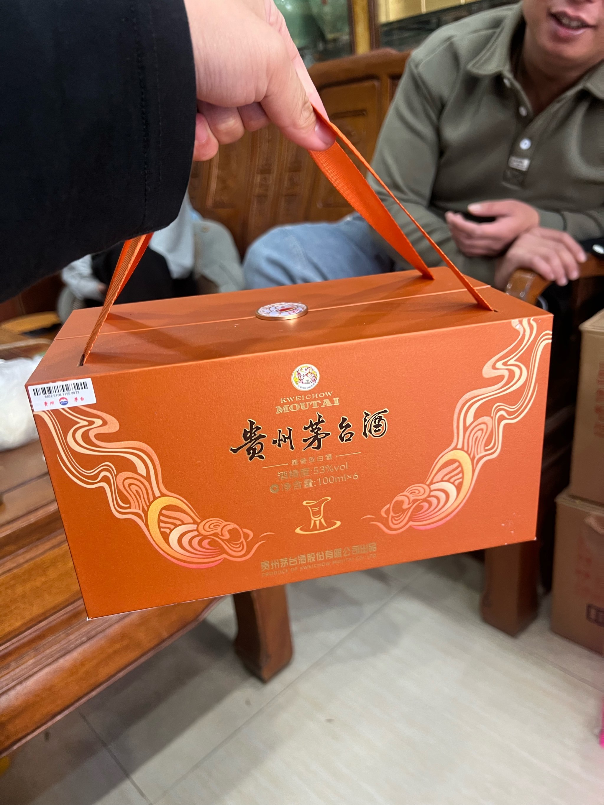 第一次过年去老丈人家里都拿什么?