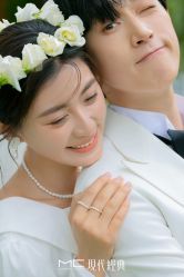 -现代经典婚纱摄影