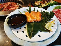 生吃三文鱼-梦山水日本烧肉(五四广场店)