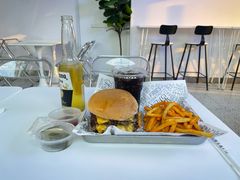 -TRIPS BURGER(大钟寺店)