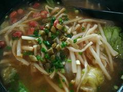 -龙记桂林米粉(财满街店)