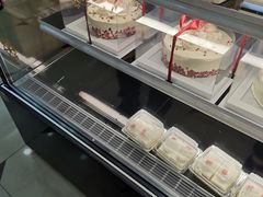 面包甜点陈列柜-红宝石·鲜奶小方·海派西点房(金杨店)