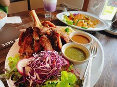 烤猪肘-Chom Cafe and Restaurant