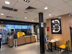 -麦当劳(上海虹桥站30B检票口楼上)