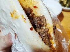 荷叶饼夹肉-老鳯府豆花泡馍(第五大道店)