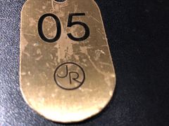 存包的小牌子-L'ATELIER de Joel Robuchon(外滩18号店)