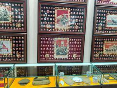 -毛泽东像章珍藏馆