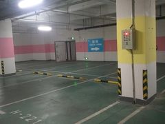 -爱琴海购物公园-地下停车场