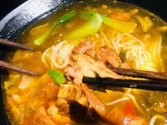 肥肠米线-八月美食小馆(银泰城总店)
